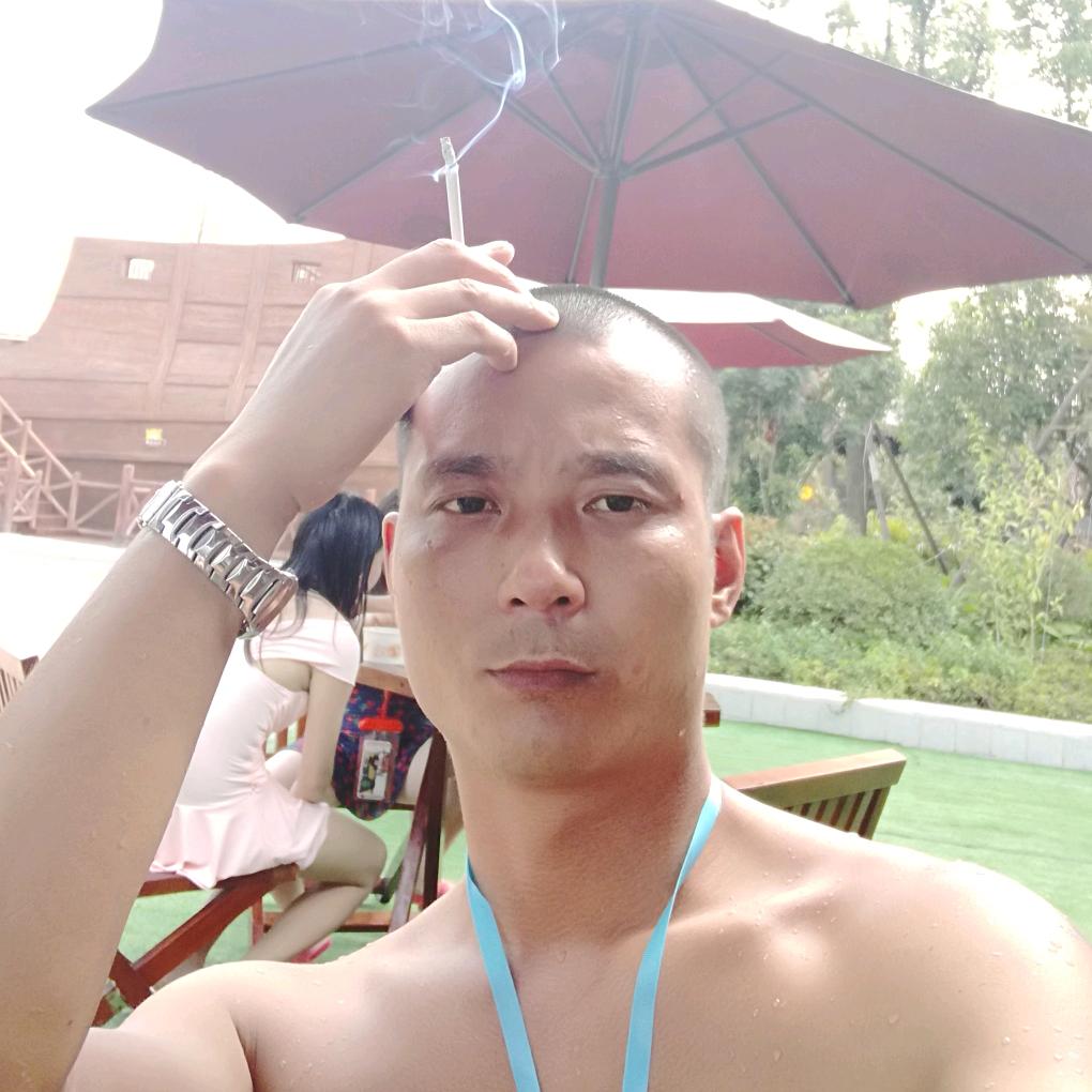余成龙