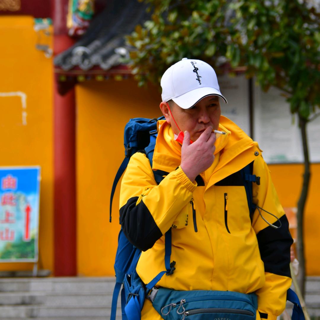 闹闹70年的狗大叔