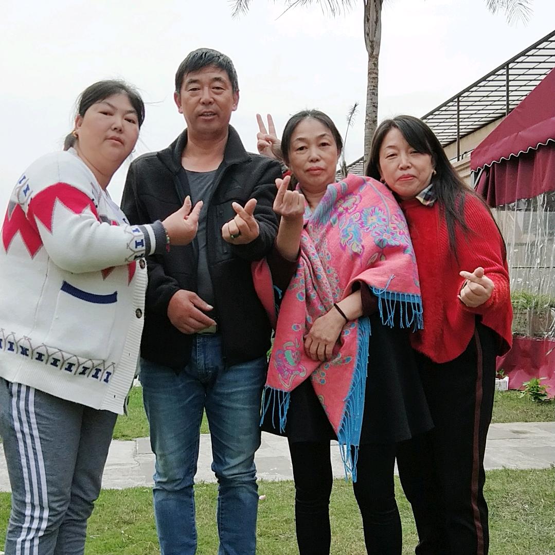 四姐妹幸福快乐， ((肺纤维化))，