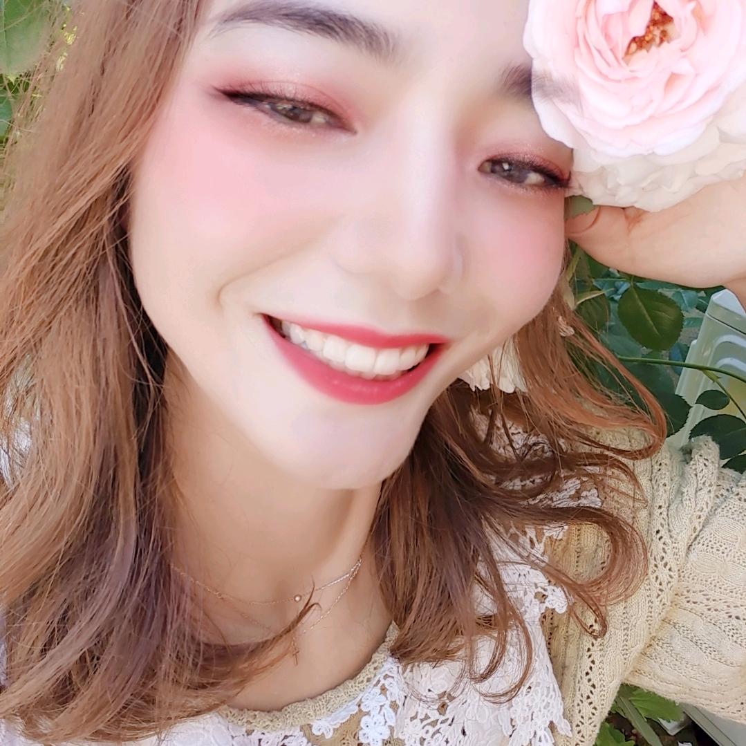 爱养花的小姐姐