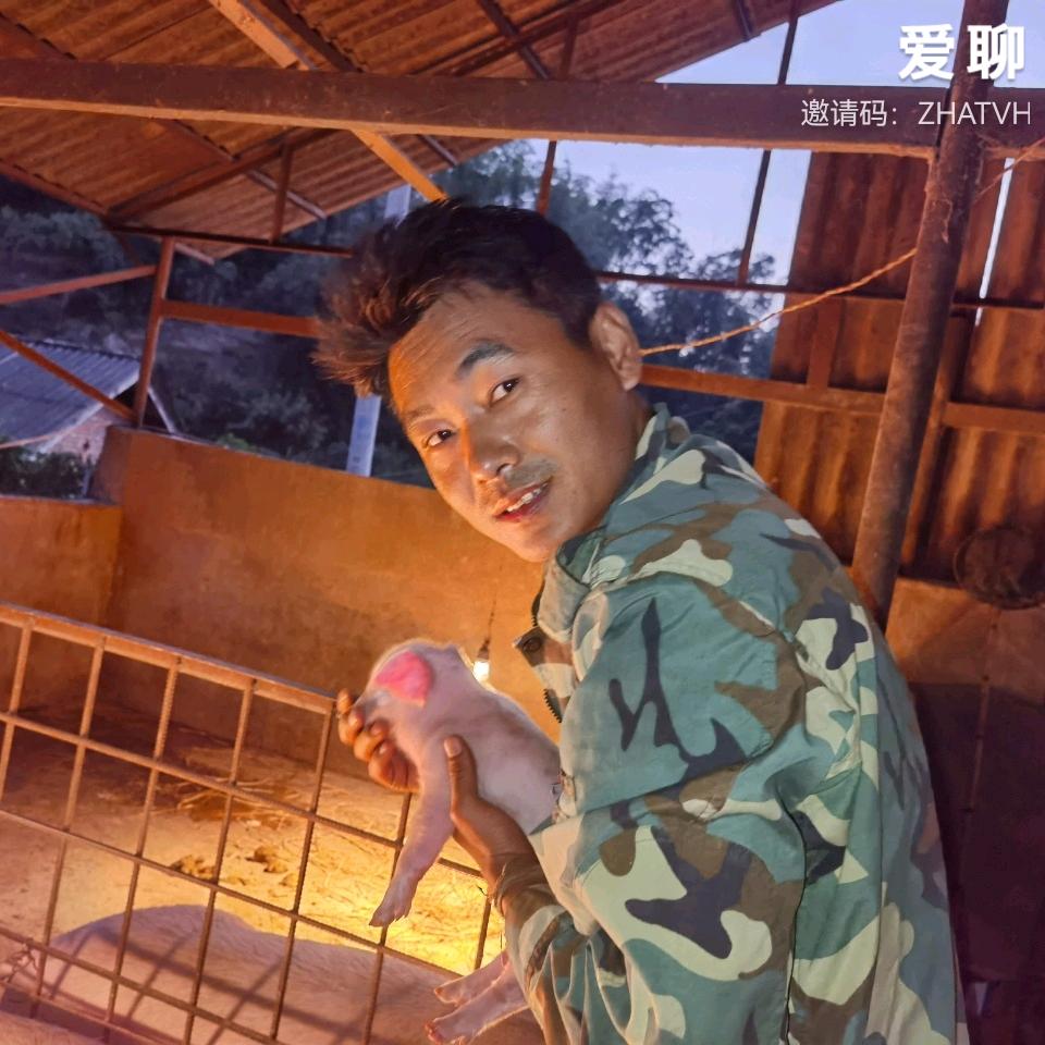 退役军人精贴石膏线条小李