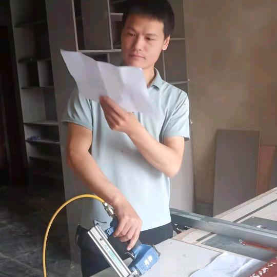 龙里那个罗木匠