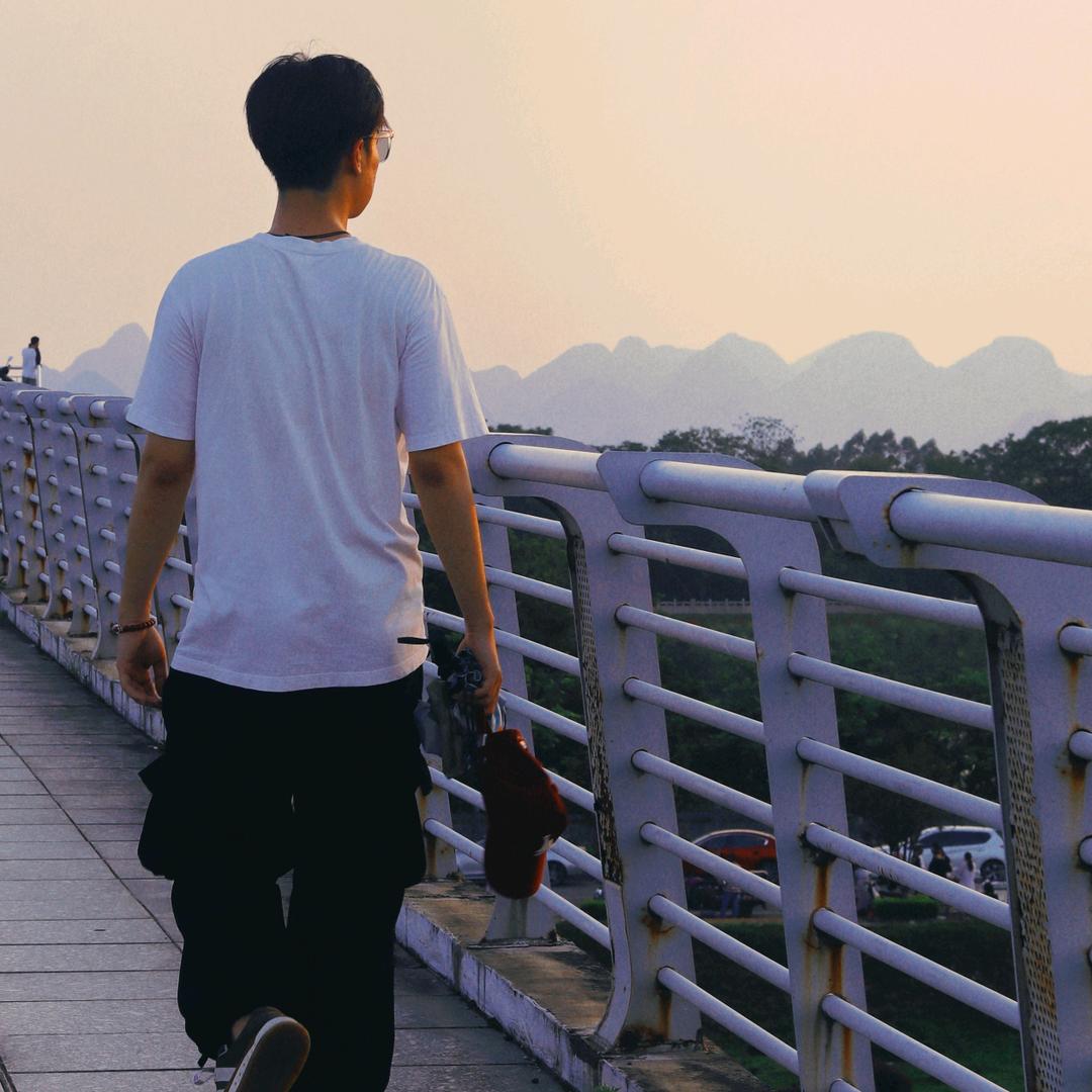 你看窗外