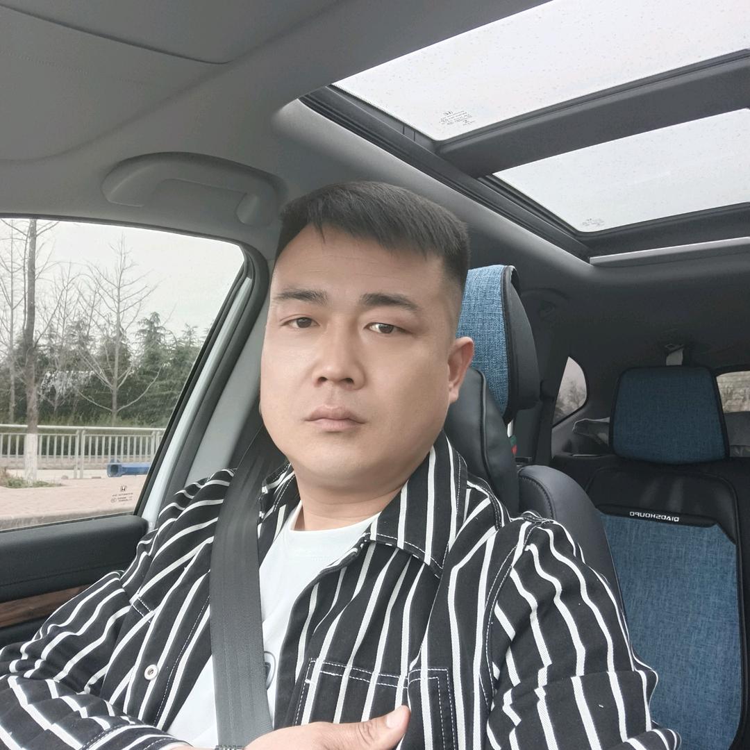 小贾常年回收报废厂矿，二手设备。