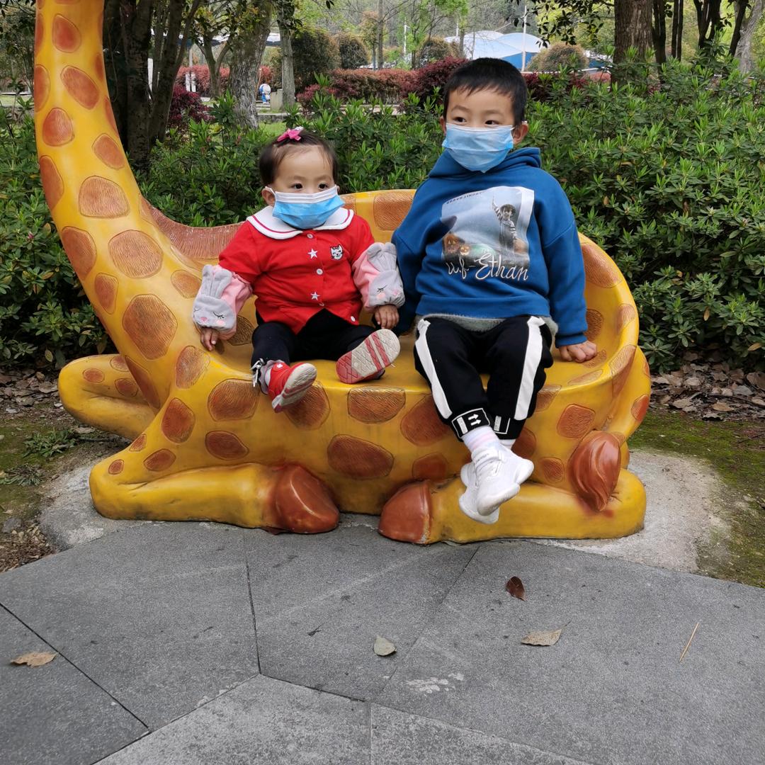 欧享瓷砖舒城店小姐姐