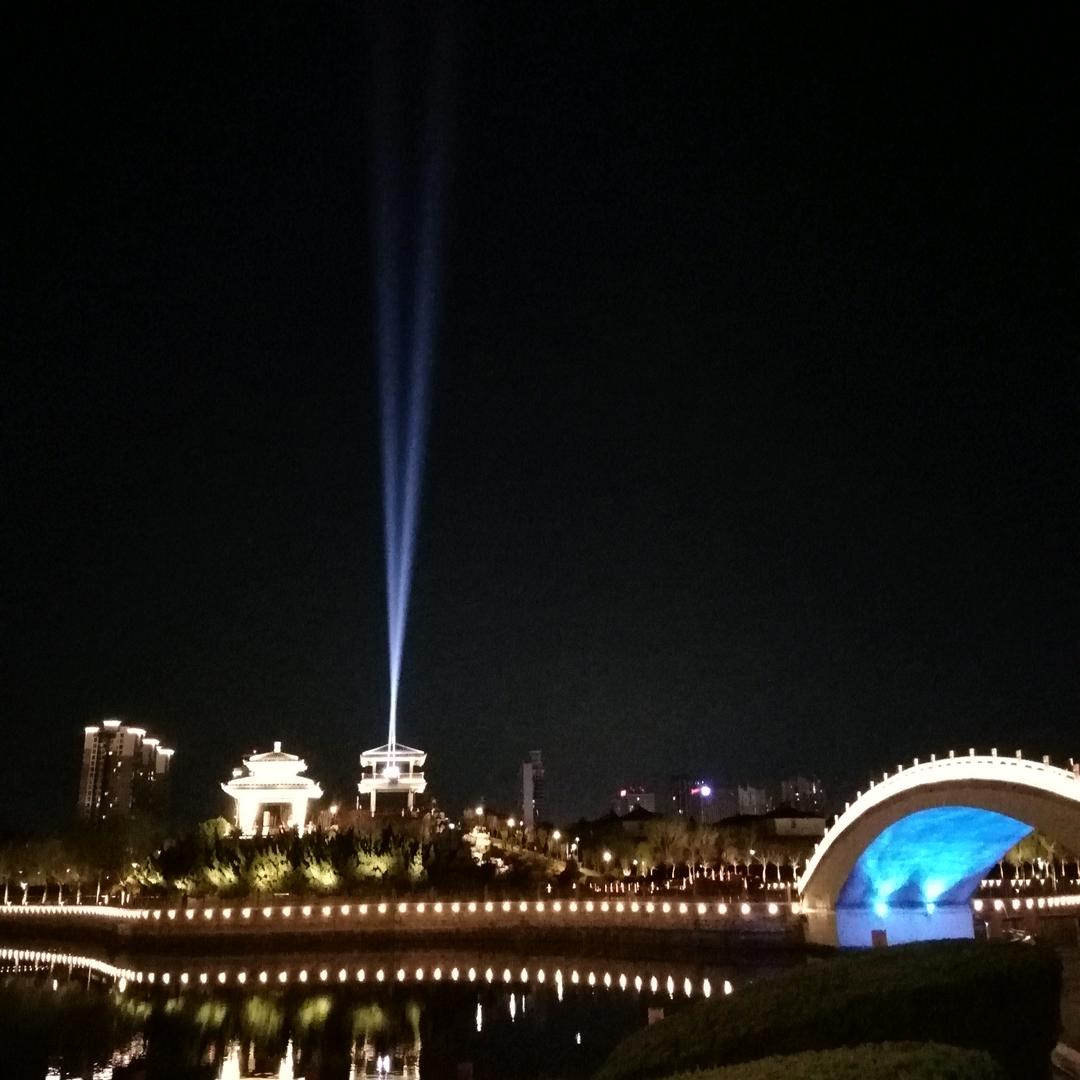 皓月当空