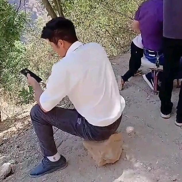 来瓶86年的矿泉水！