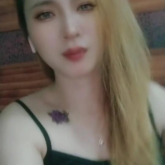a阳光的微笑😊🌹🌹🌹
