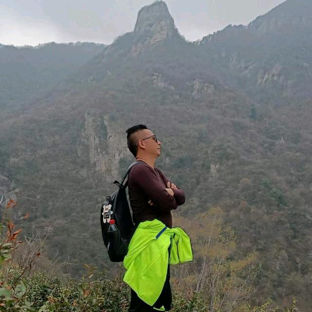 黑黑的哥