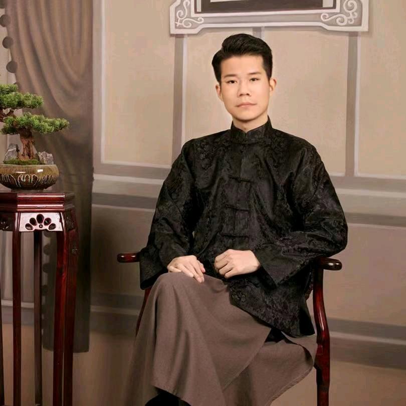 李万龙