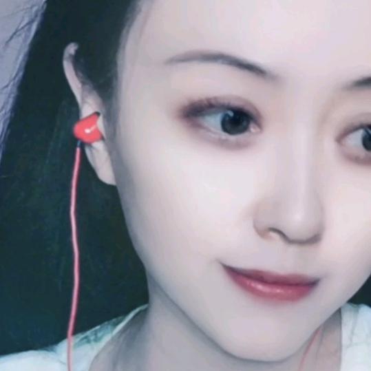 白玫瑰。