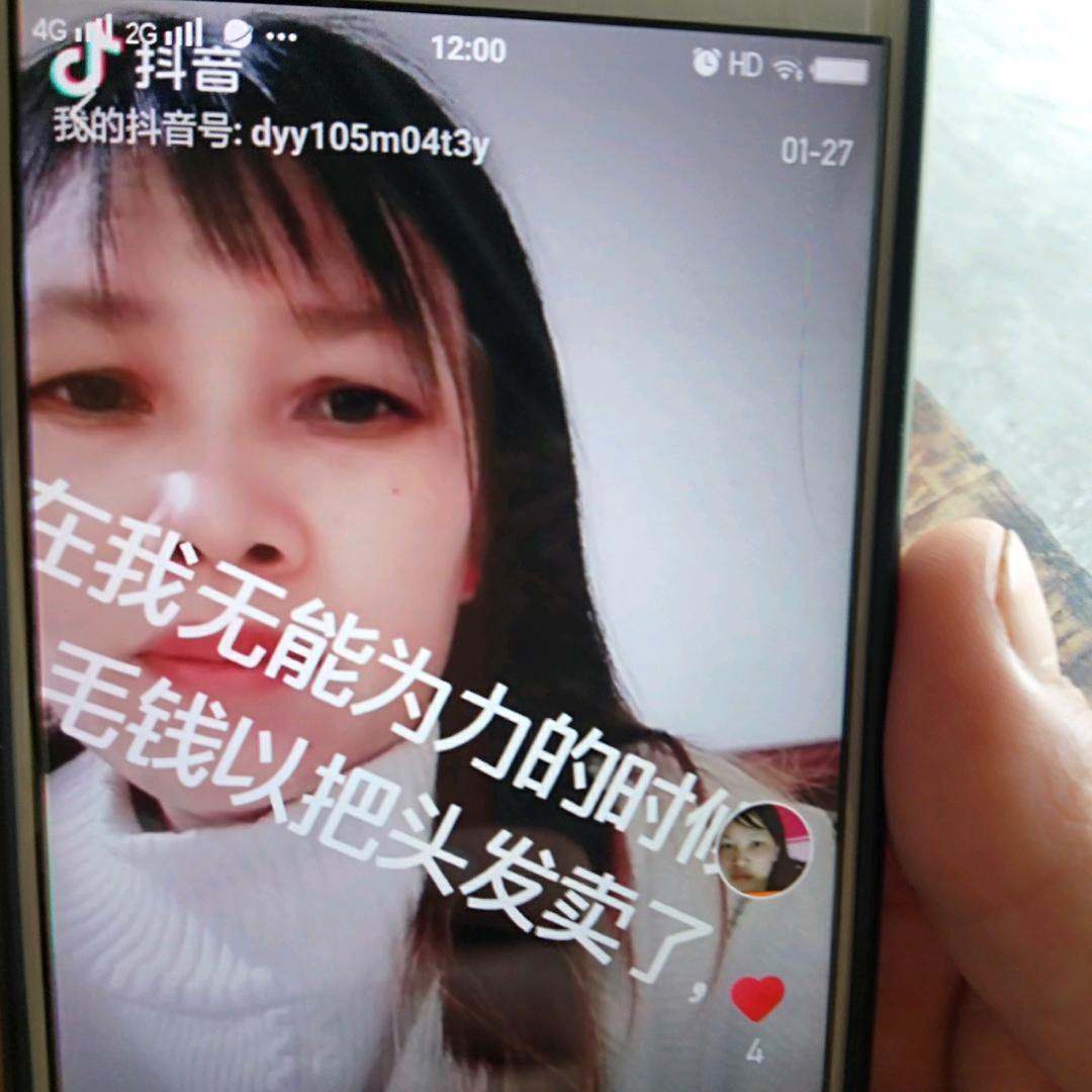 独自走在风雨中