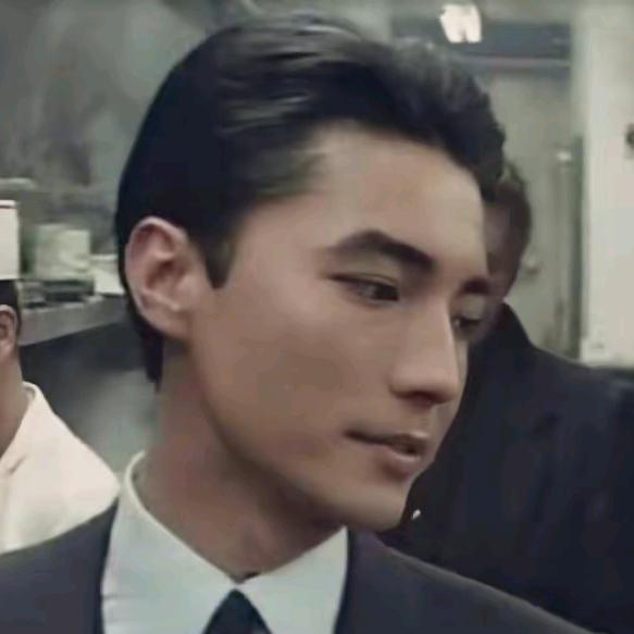 黑色揽胜