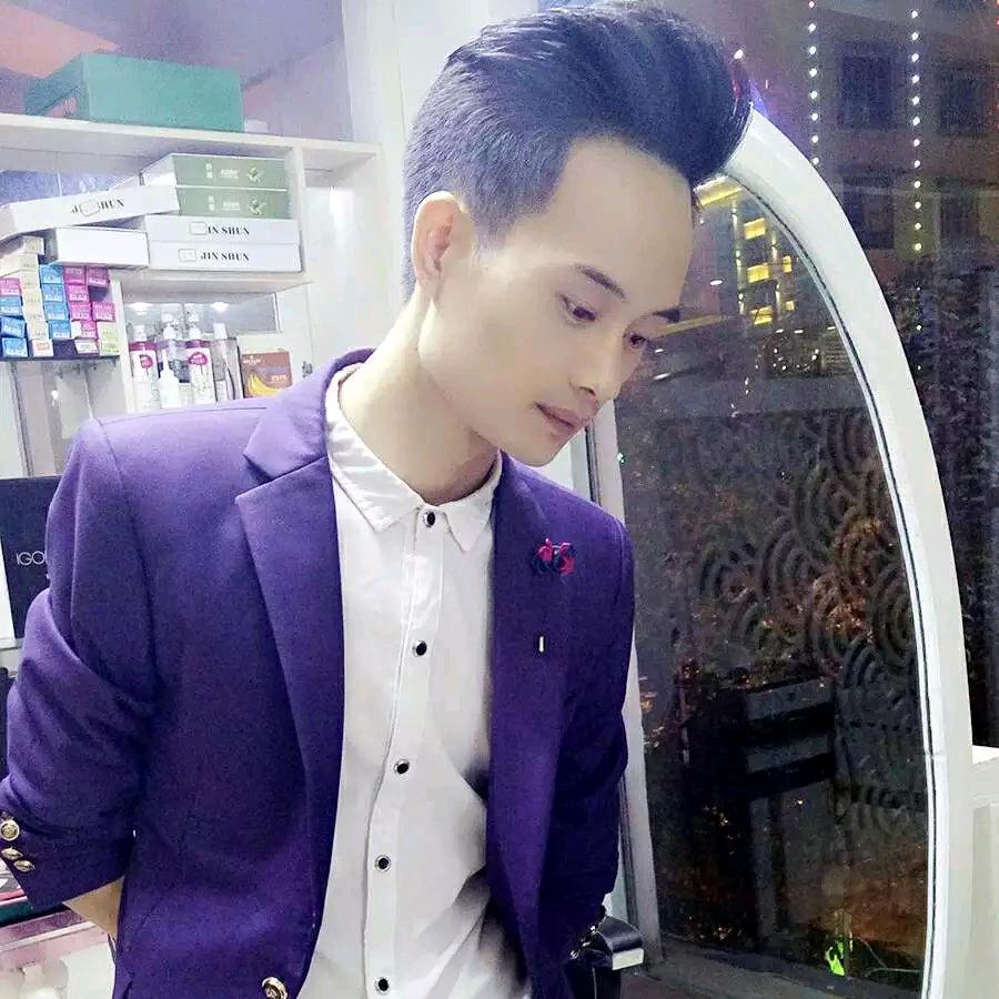 A诗（媛、钰）。