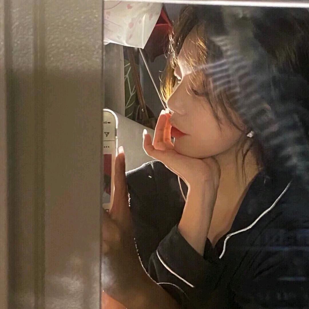 云中谁寄锦书来.