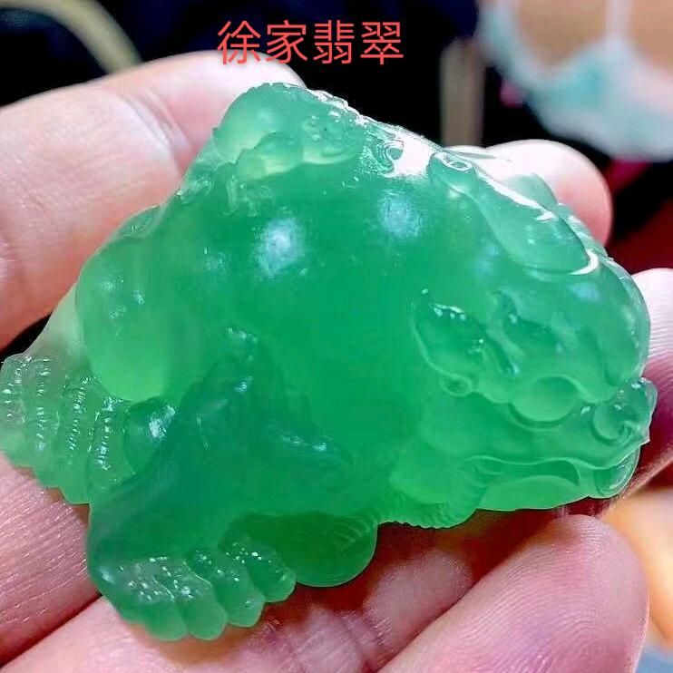 首抚《翡翠》