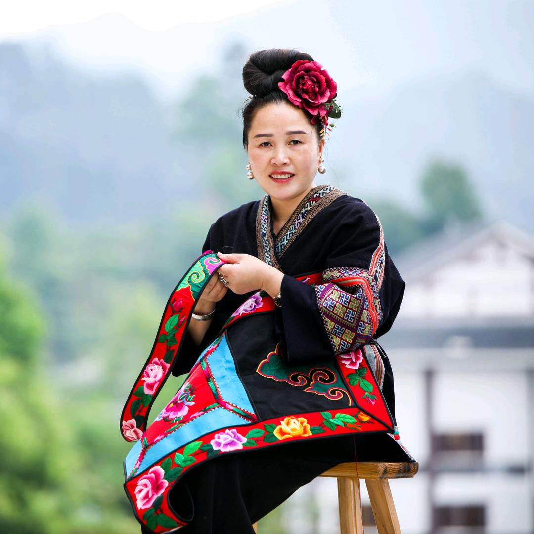 非遗苗绣大师=杨阿妮