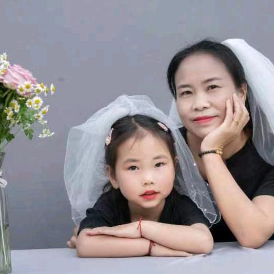 👩🏻👧🏻👨🏻平安如意