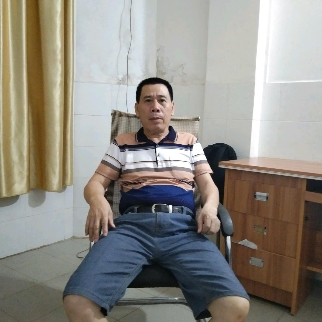 喜欢唱歌的老头