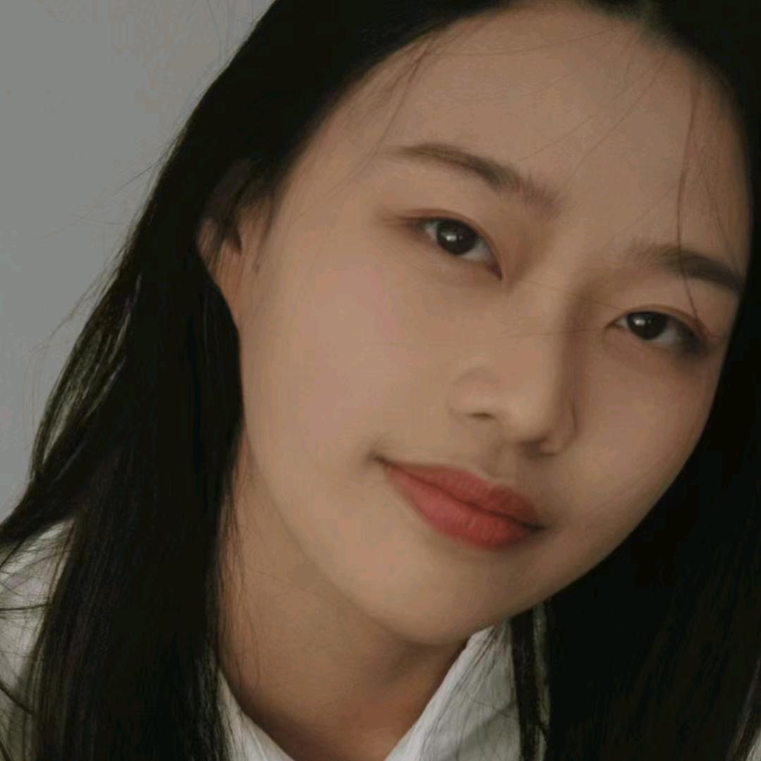 村里有个姑娘爱追剧