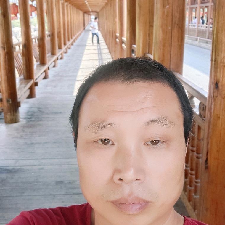 平凡农民木工