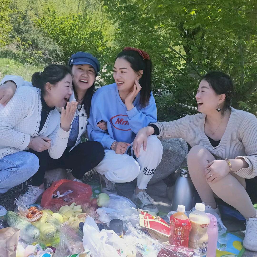 都是水，何必装纯呢？都是狼，何必装羊呢？