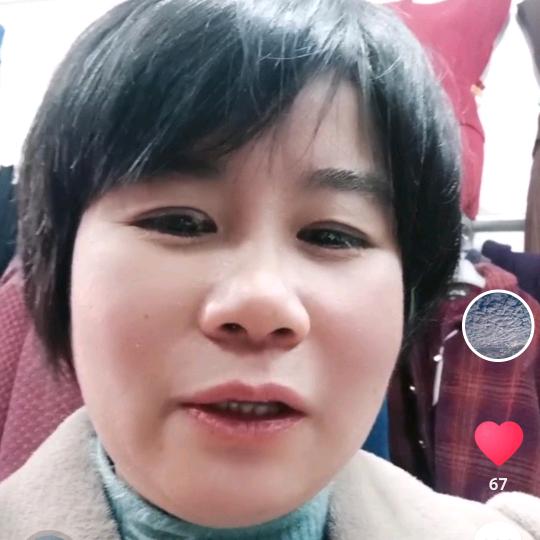 新田老街4号中老年人服装