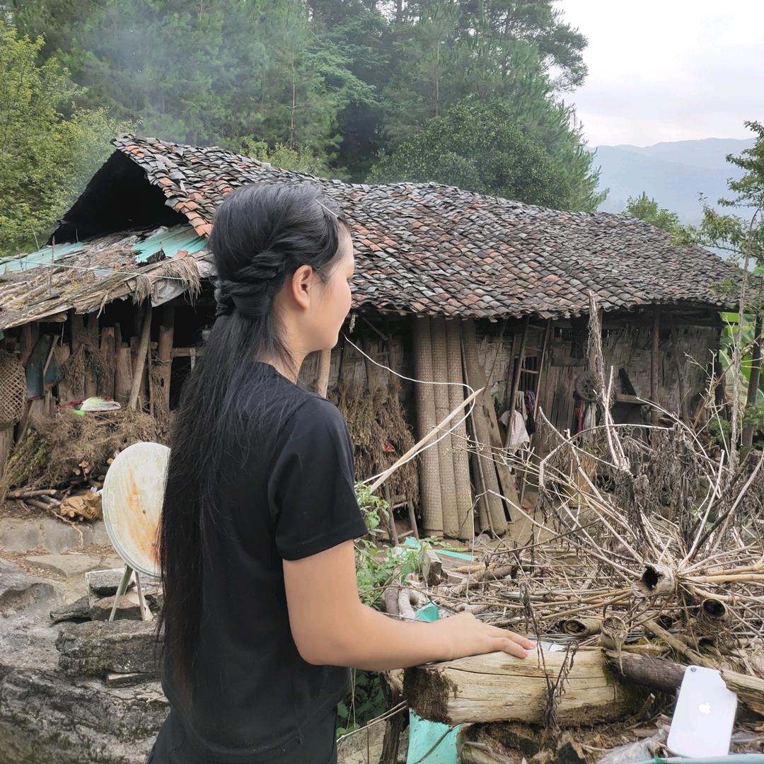 大山里的 刘梦瑶