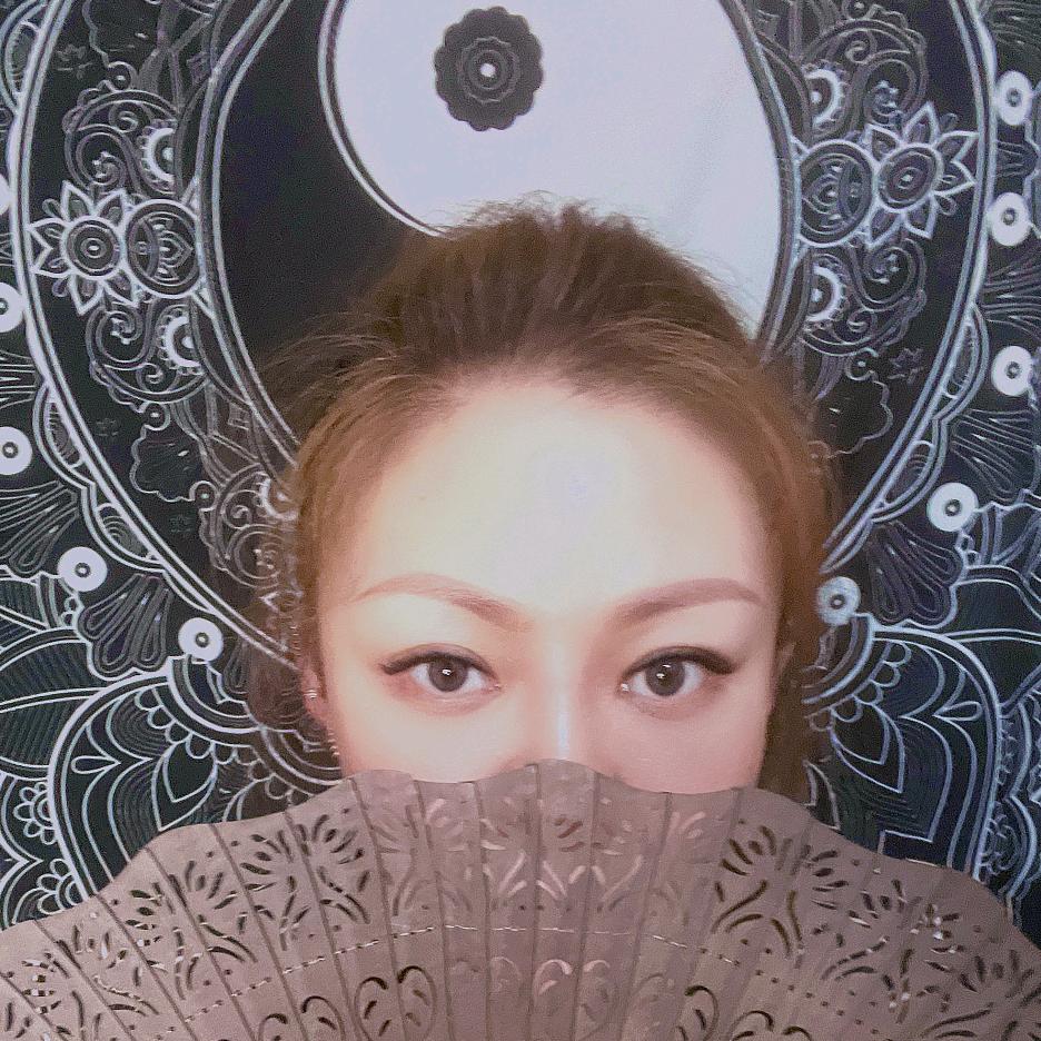 衡小姐的异象故事头像