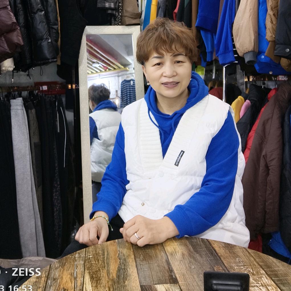 武汉市江岸区喧喧服装店