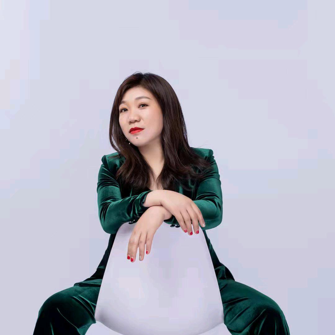 龙湖镇优佳幼儿园佳佳老师