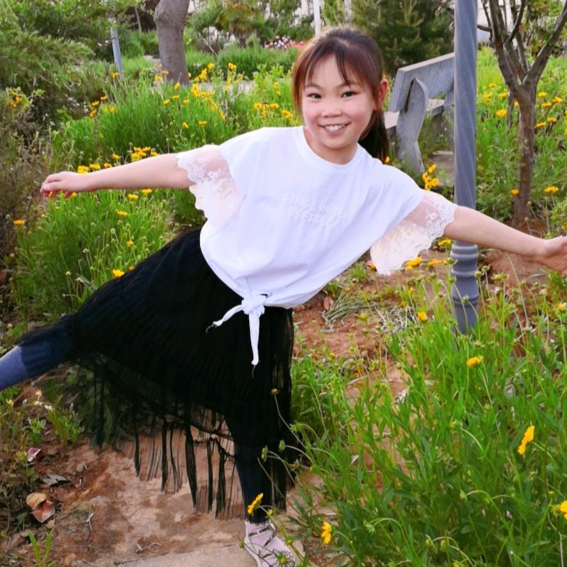 爱跳舞的小姑娘