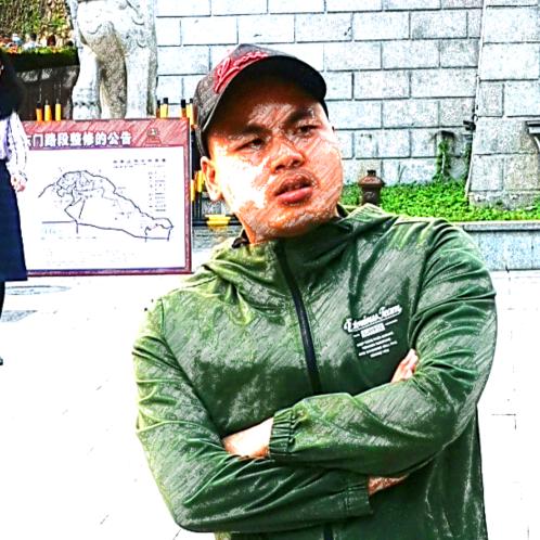 两条狗是一个人（大兵流动烤全羊）