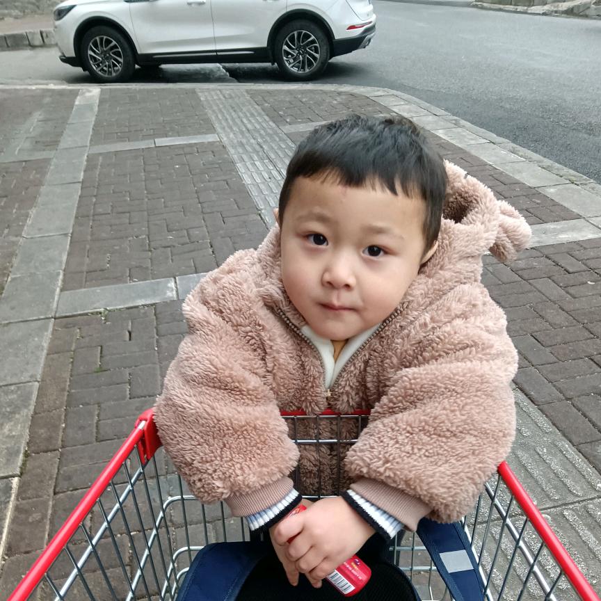 黄土坡体育佳惠超市卢奉敏