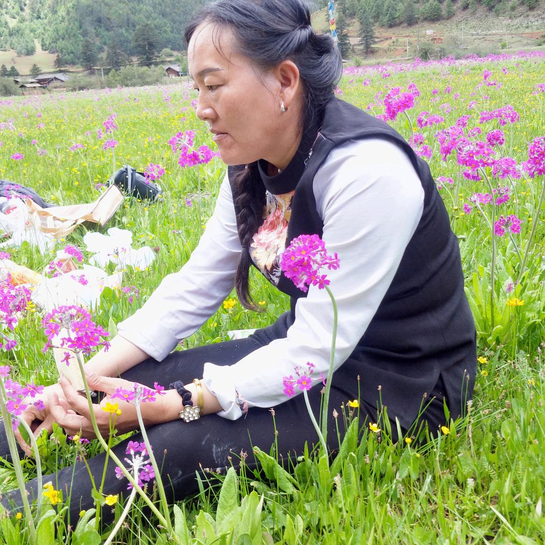 摩梭民族服装店