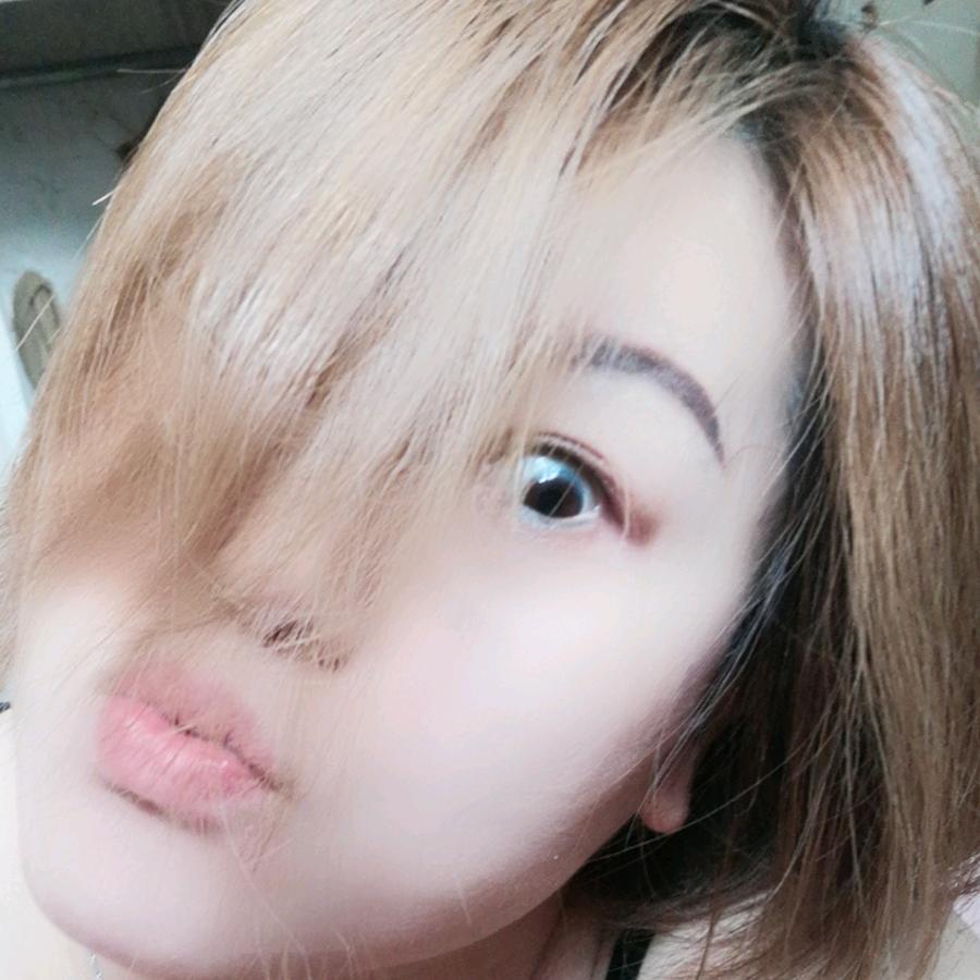 小眼睛胖姑娘