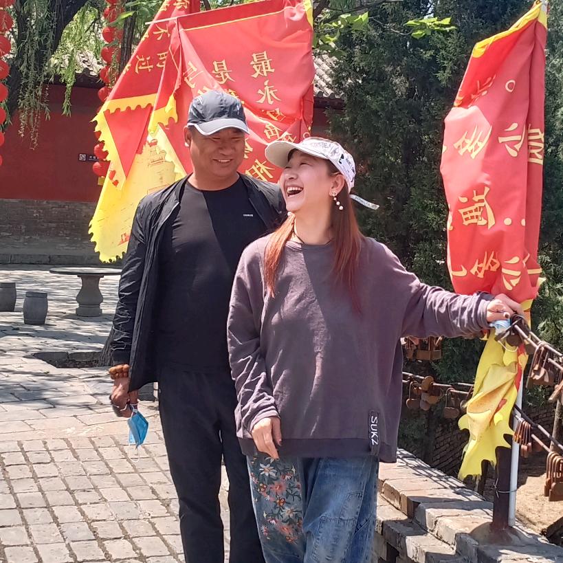 小燕子理发店，后尖角大门口理发店欢迎您光
