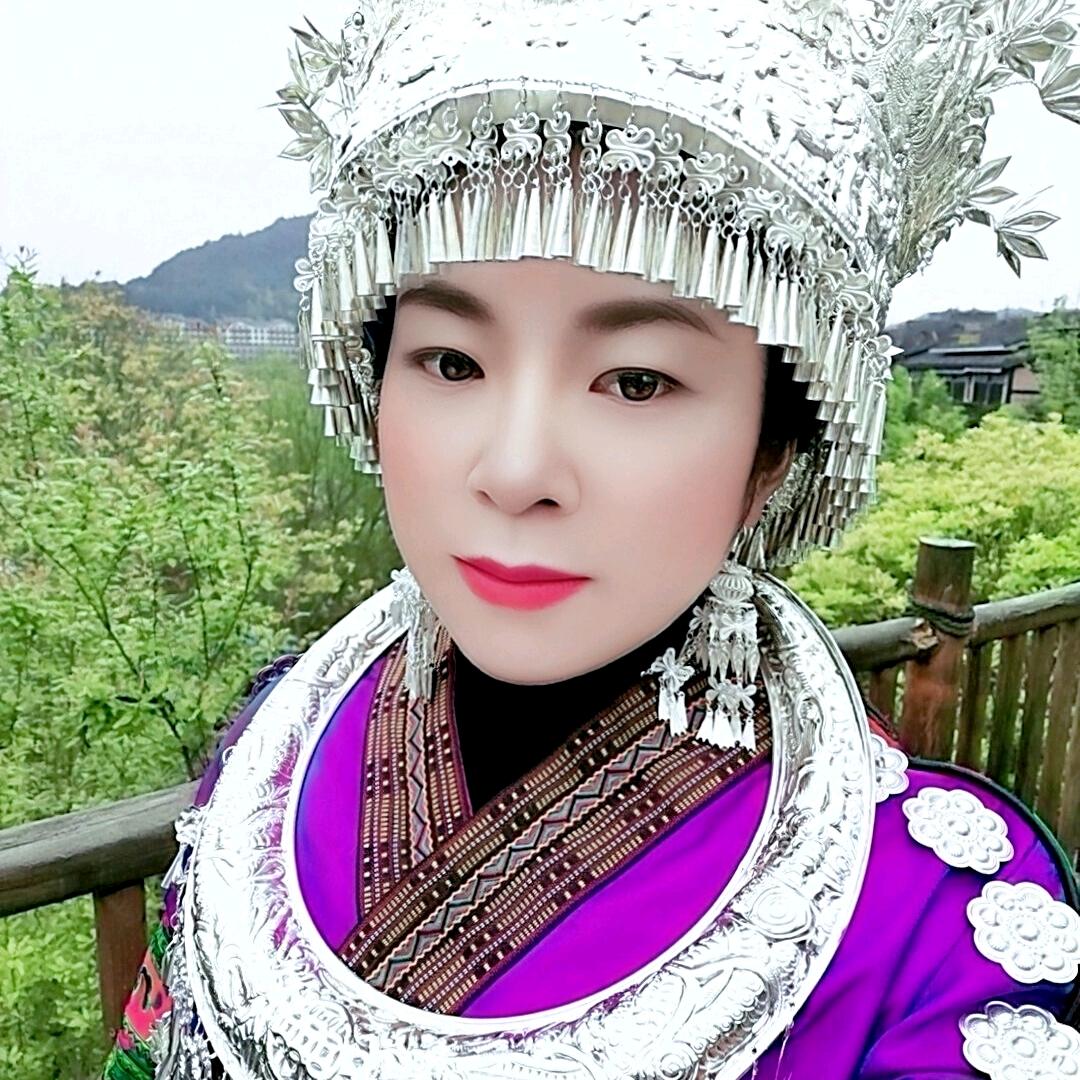 仰阿窝服装刺绣
