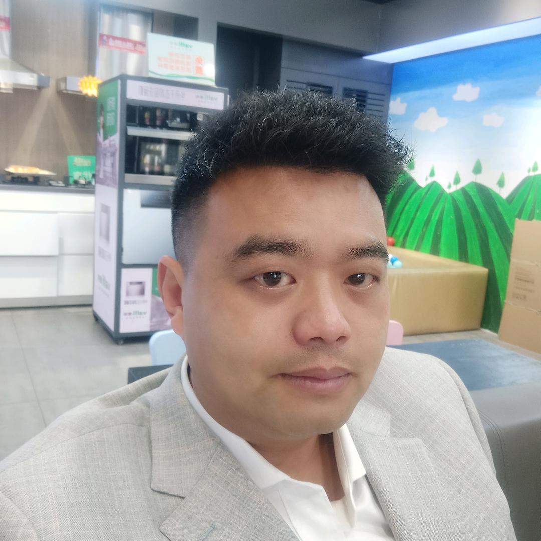爱美食的熊爸爸