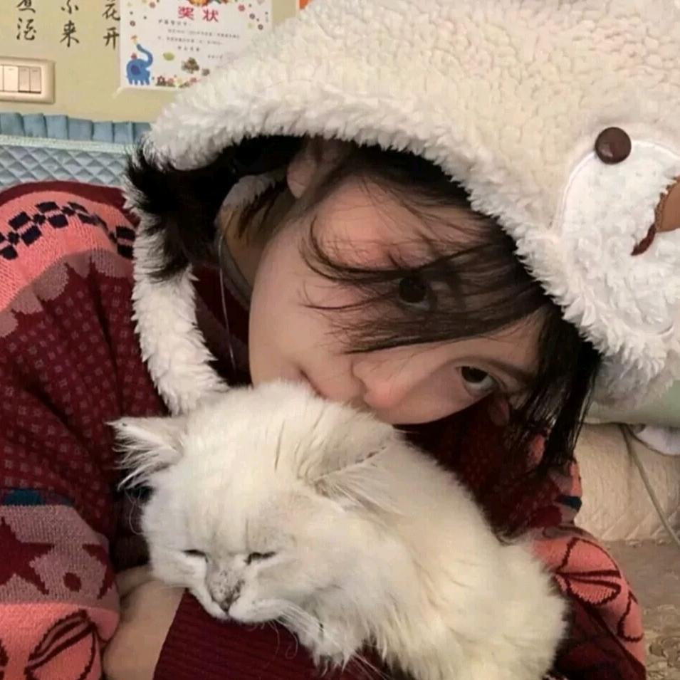晓雪爱吃小熊饼干