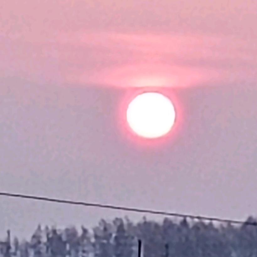 背着小手溜达。