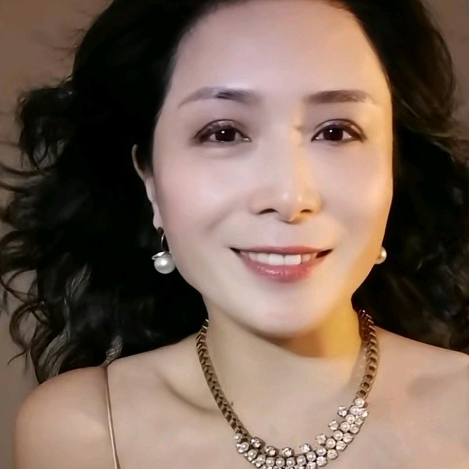 厉红霞（相机自拍）