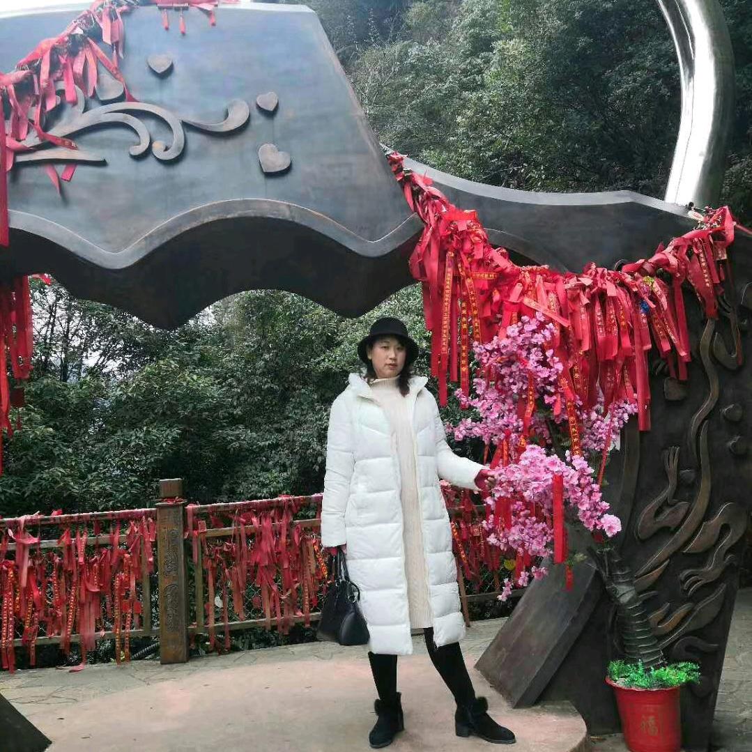 阳光下的女人