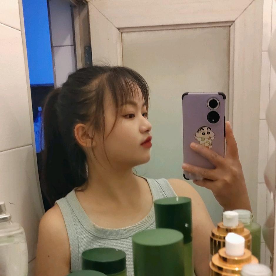 腼腆小美