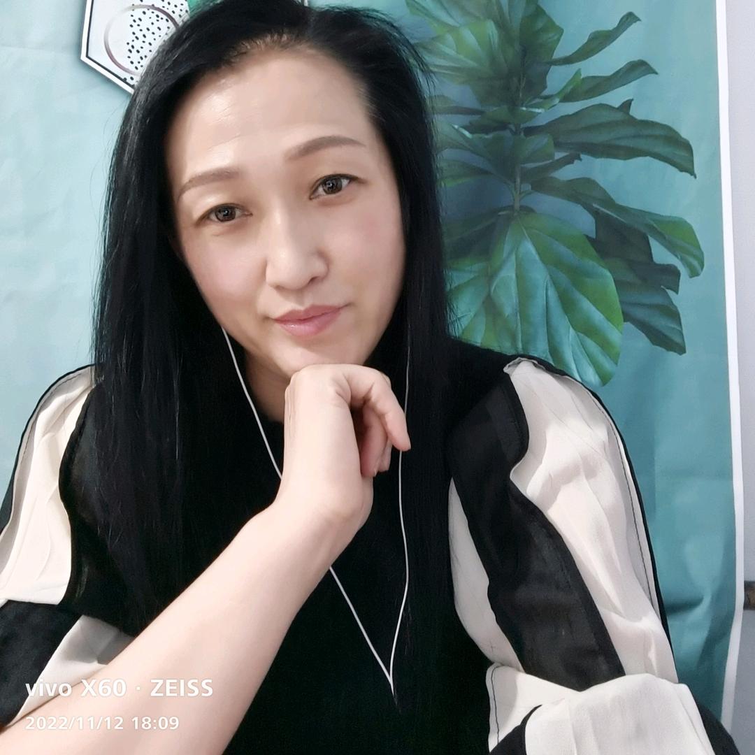 雄鹰展翅