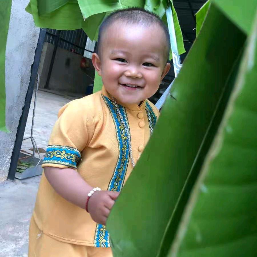 勐混岩拉烧烤店