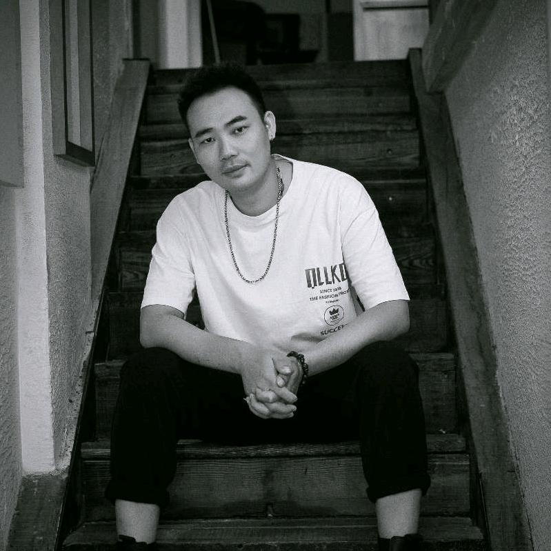 一个会剪头发的发型师