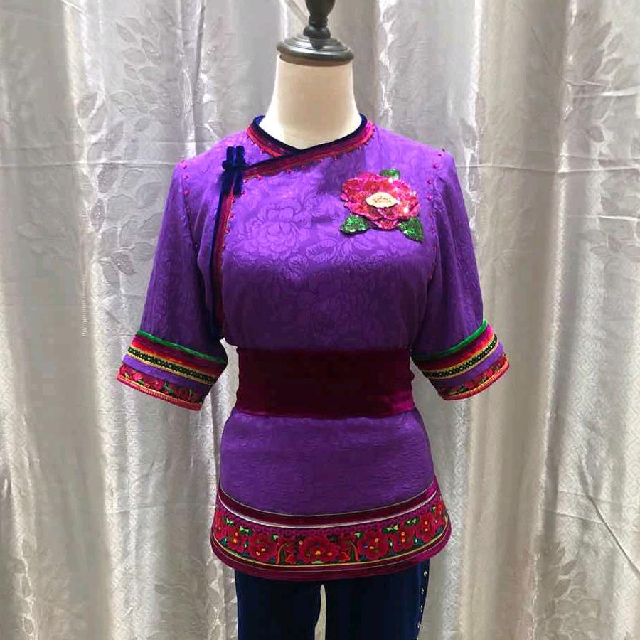 周城伟霞白族服饰店