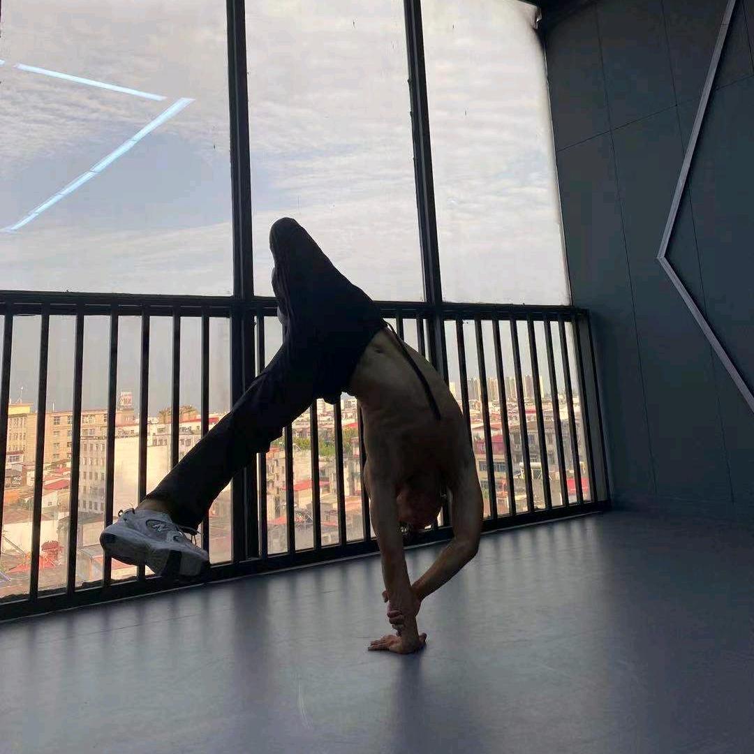 BBOY小旭