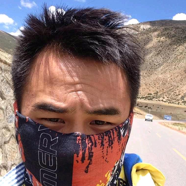 唐梦男，重生之我在干包工头！